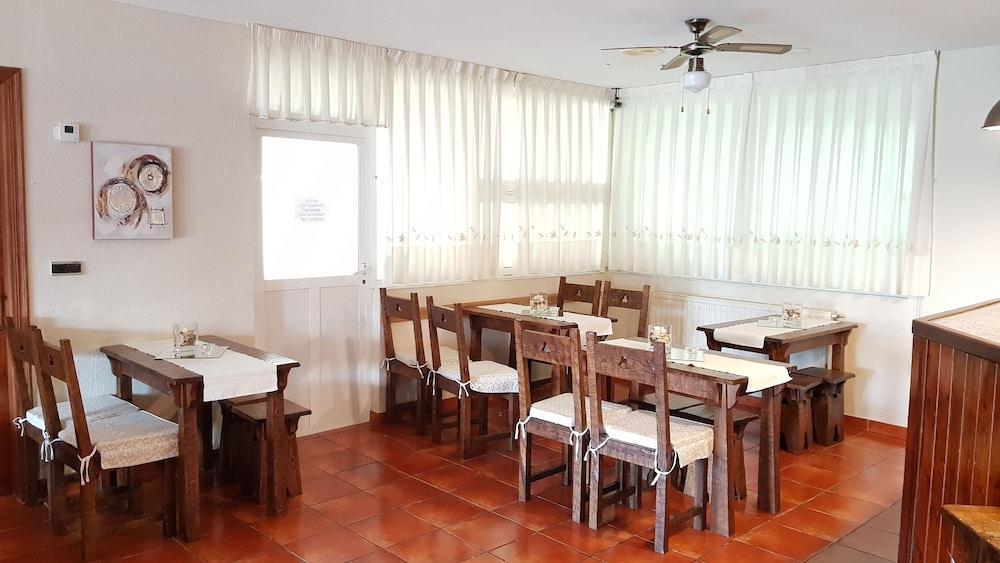 Hotel La Quinta Cue Dış mekan fotoğraf