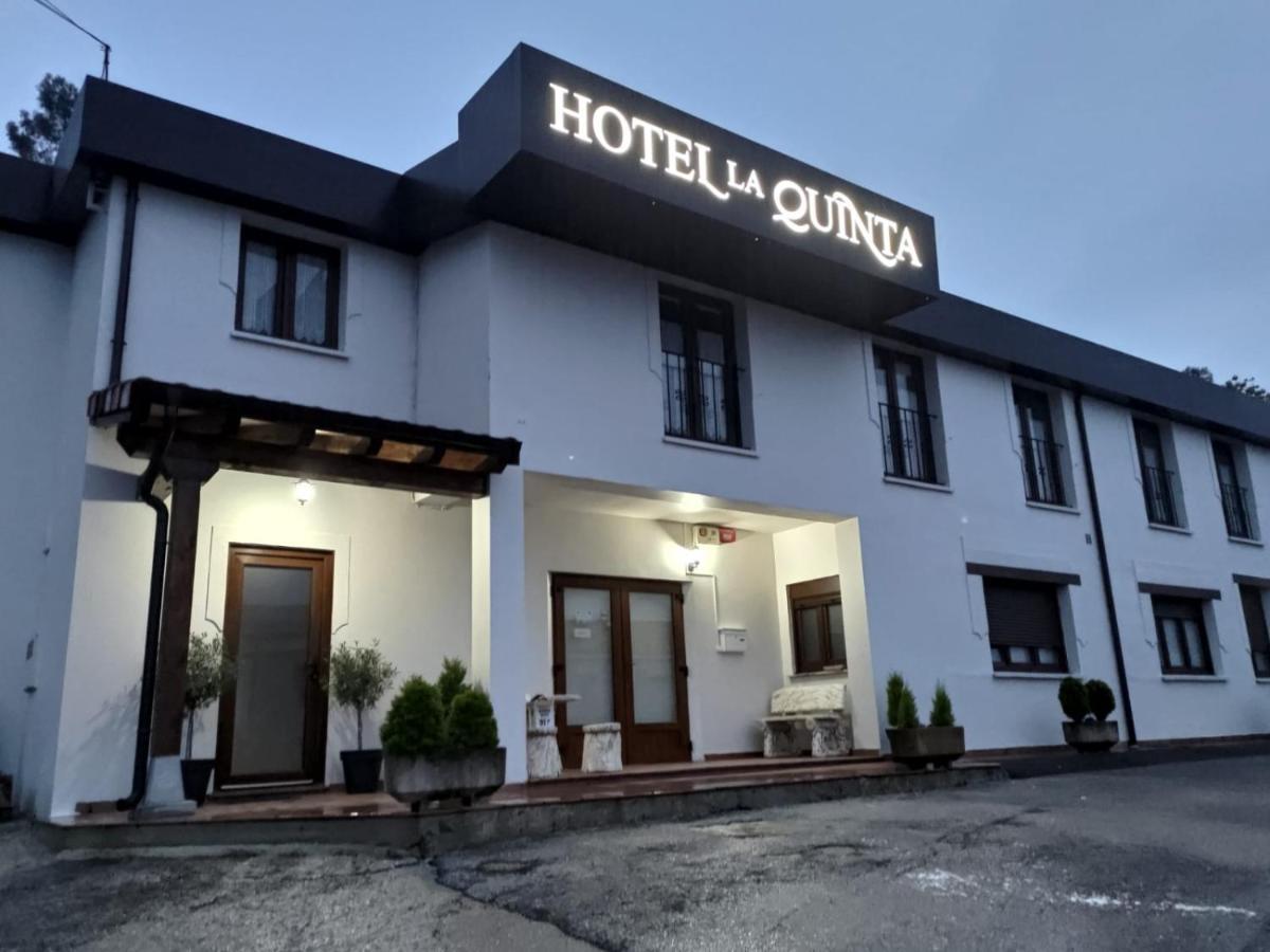 Hotel La Quinta Cue Dış mekan fotoğraf